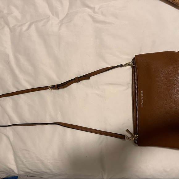 MICHAEL KORS
Leather Trimmed Crossbody Bag - Picture 4 of 11